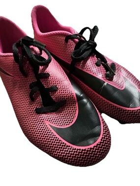 VGUC Girls Nike Pink Soccer Cleats Size 6Y